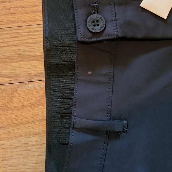 Calvin Klein Black Shorts - 34 W - Picture 2 of 4